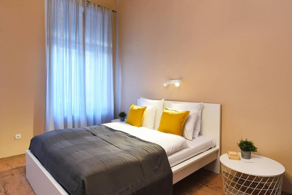 Very Central Very Spacious New Home Будапеща Екстериор снимка
