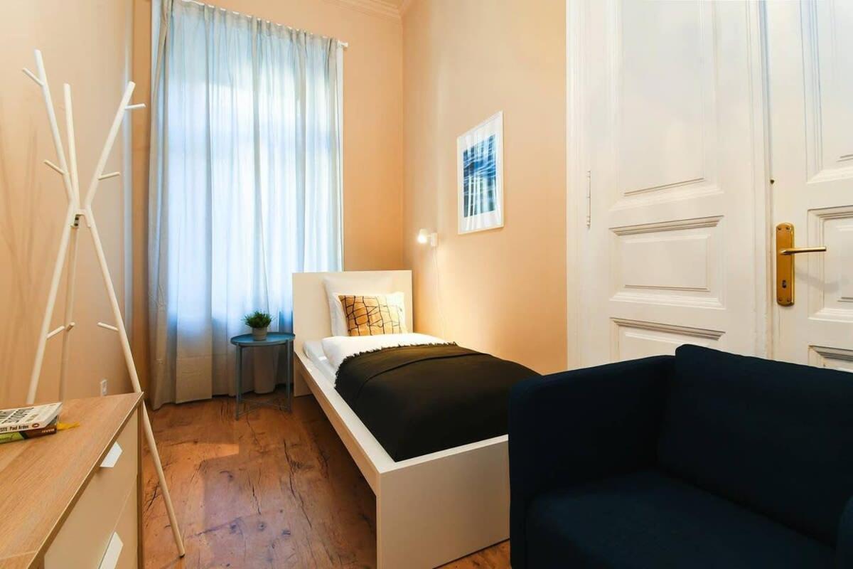 Very Central Very Spacious New Home Будапеща Екстериор снимка