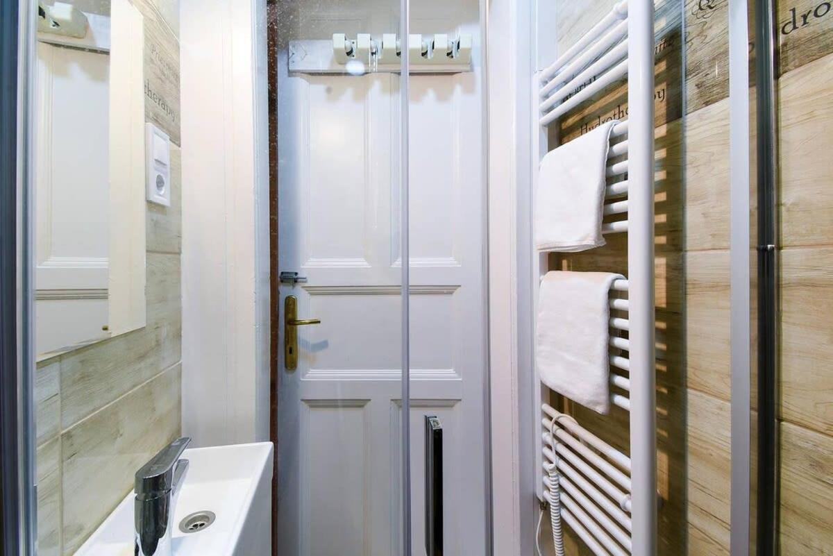 Very Central Very Spacious New Home Будапеща Екстериор снимка