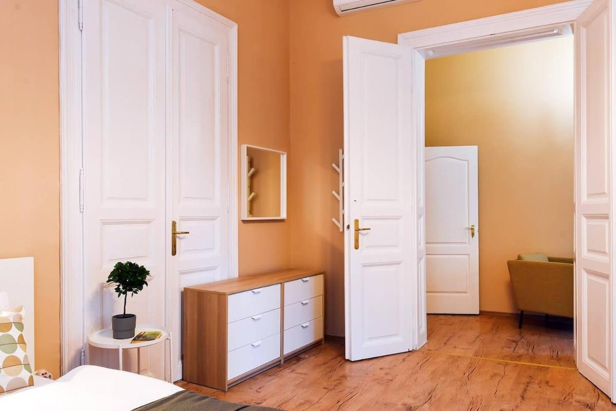 Very Central Very Spacious New Home Будапеща Екстериор снимка