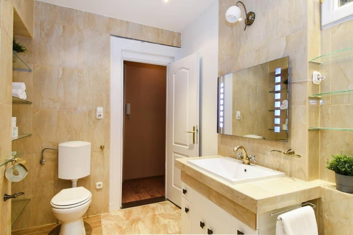 Very Central Very Spacious New Home Будапеща Екстериор снимка