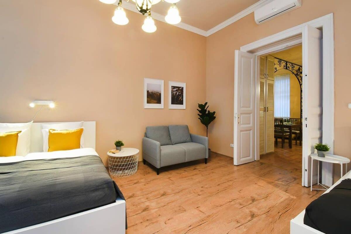 Very Central Very Spacious New Home Будапеща Екстериор снимка