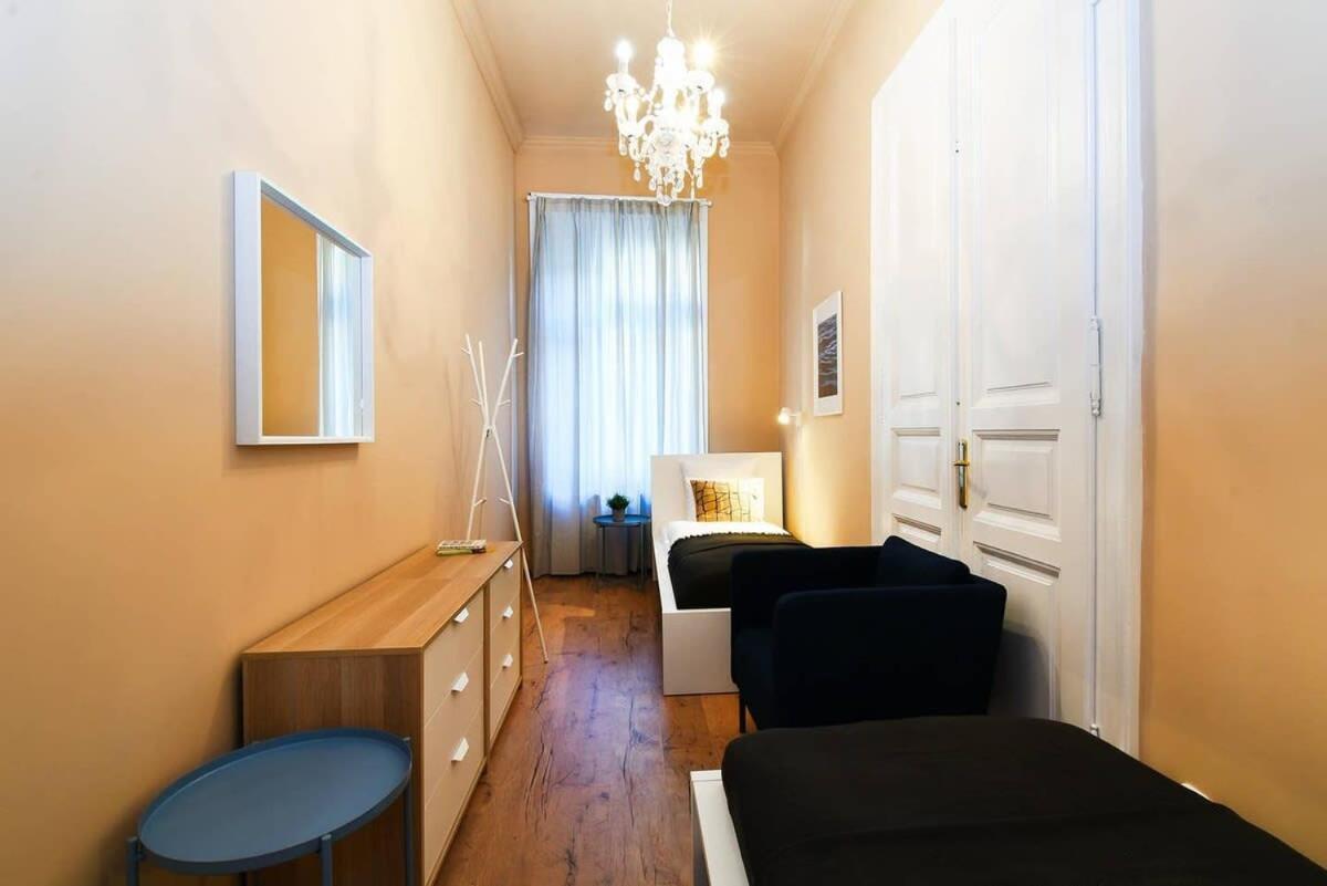 Very Central Very Spacious New Home Будапеща Екстериор снимка