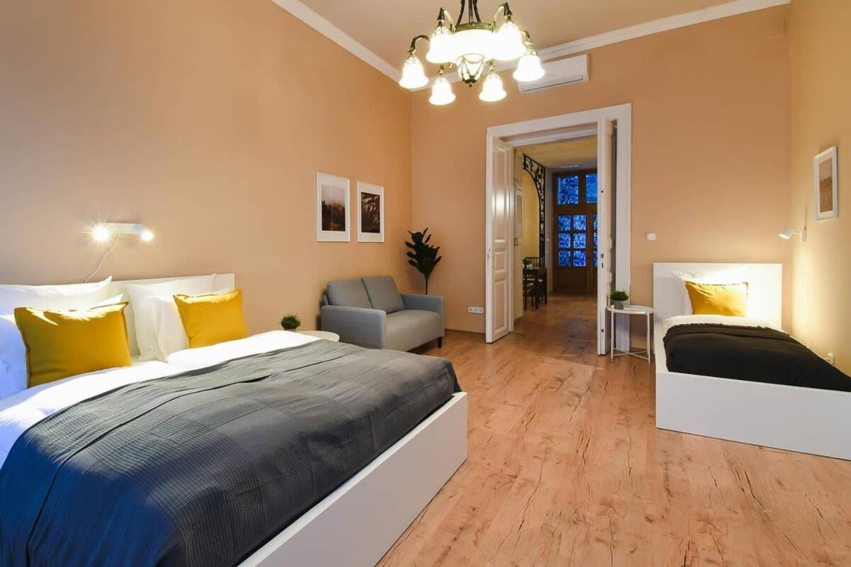 Very Central Very Spacious New Home Будапеща Екстериор снимка