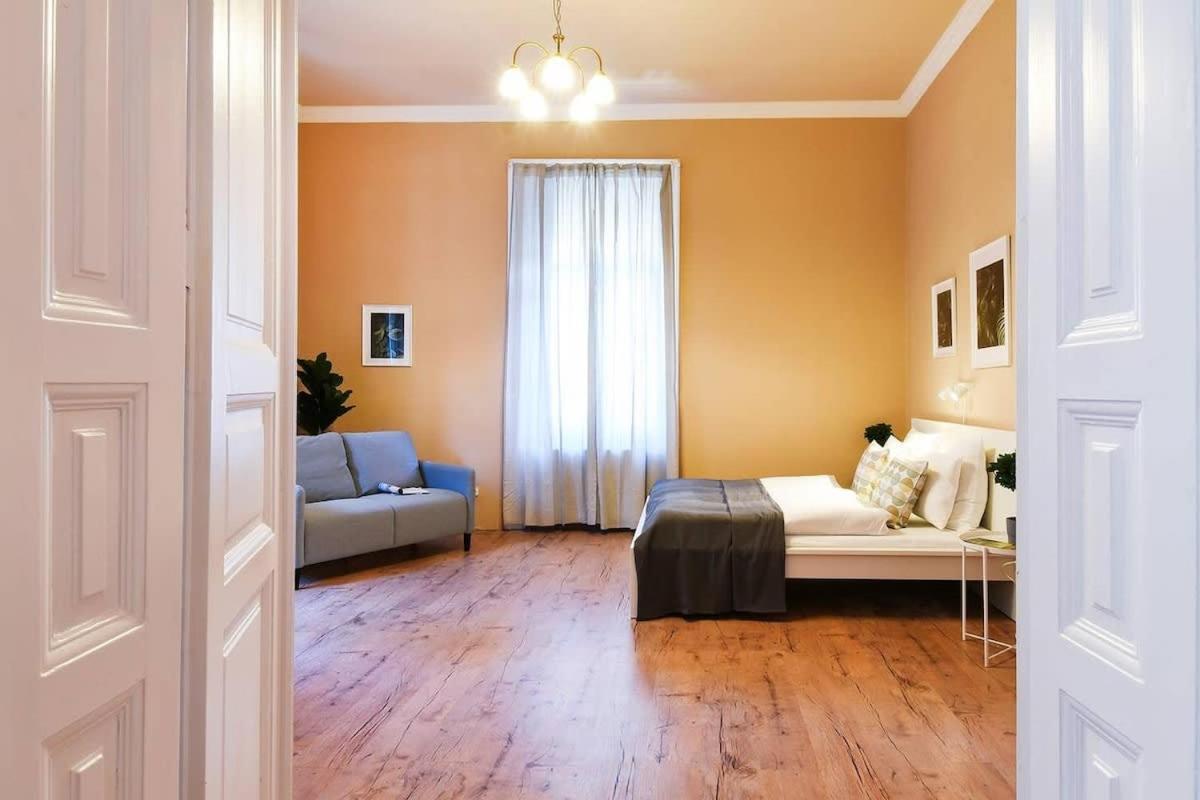 Very Central Very Spacious New Home Будапеща Екстериор снимка